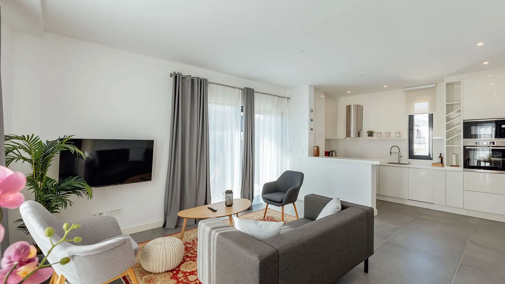 Izdavanje, jednosoban stan, 54m², Donja Lastva, Tivat