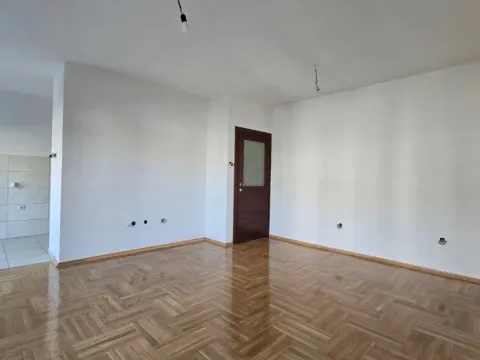Prodaja, dvosoban stan, 73m², Blok 9, Podgorica - image 11