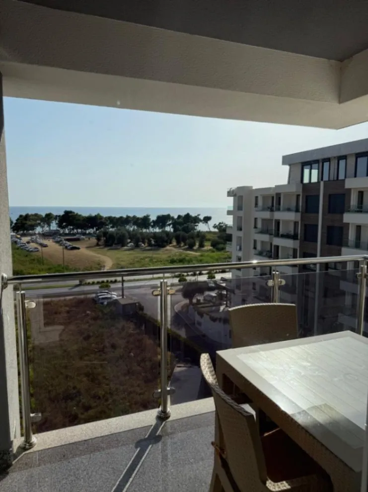 Izdavanje, trosoban stan, 96m², Šušanj, Bar