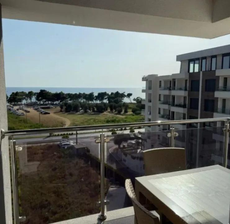 Izdavanje, trosoban stan, 96m², Šušanj, Bar