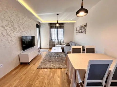 Izdavanje, dvosoban stan, 53m², City Kvart, Podgorica - image 2