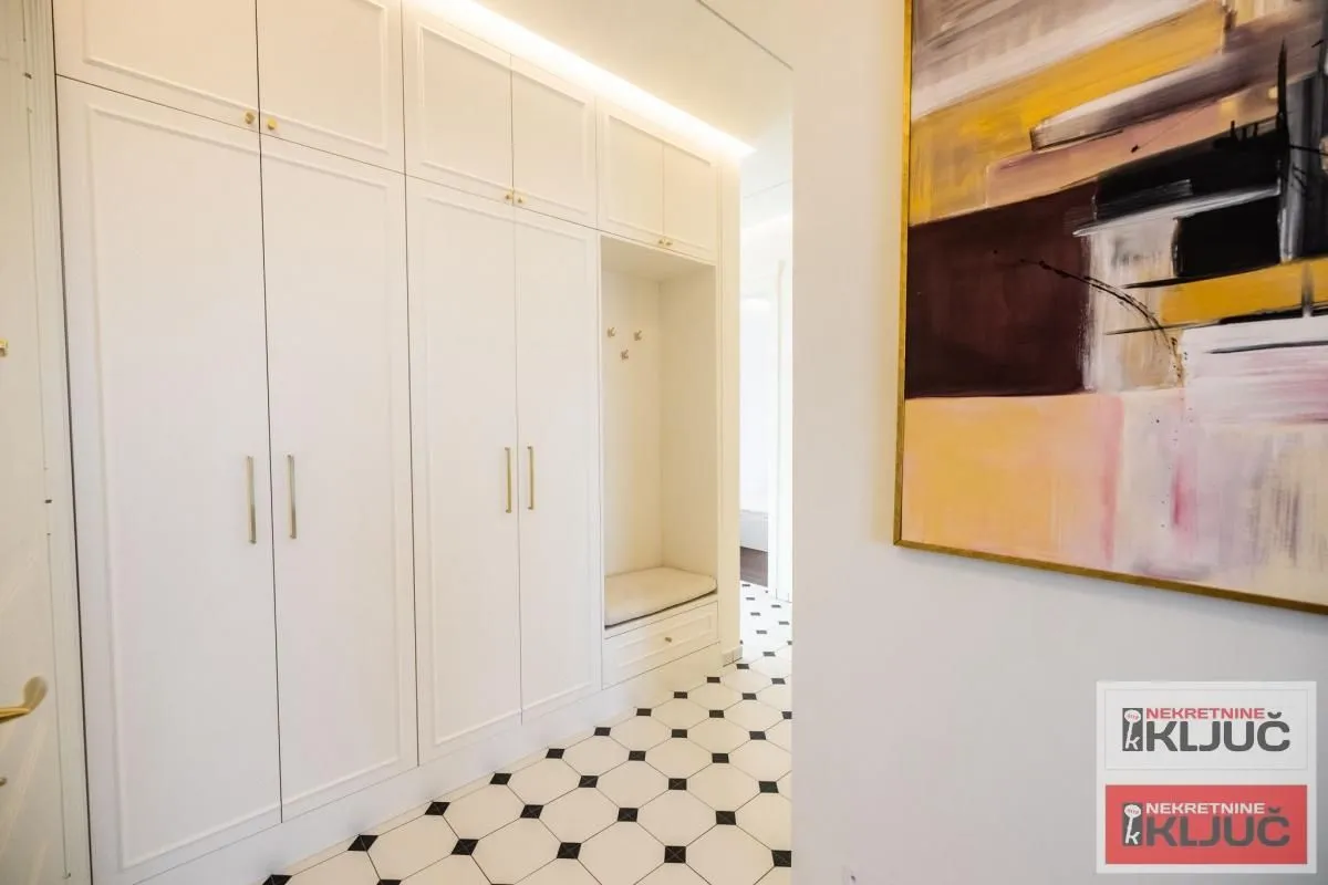Izdavanje, četvorosoban stan, 135m², Tatarsko brdo, Petrovaradin