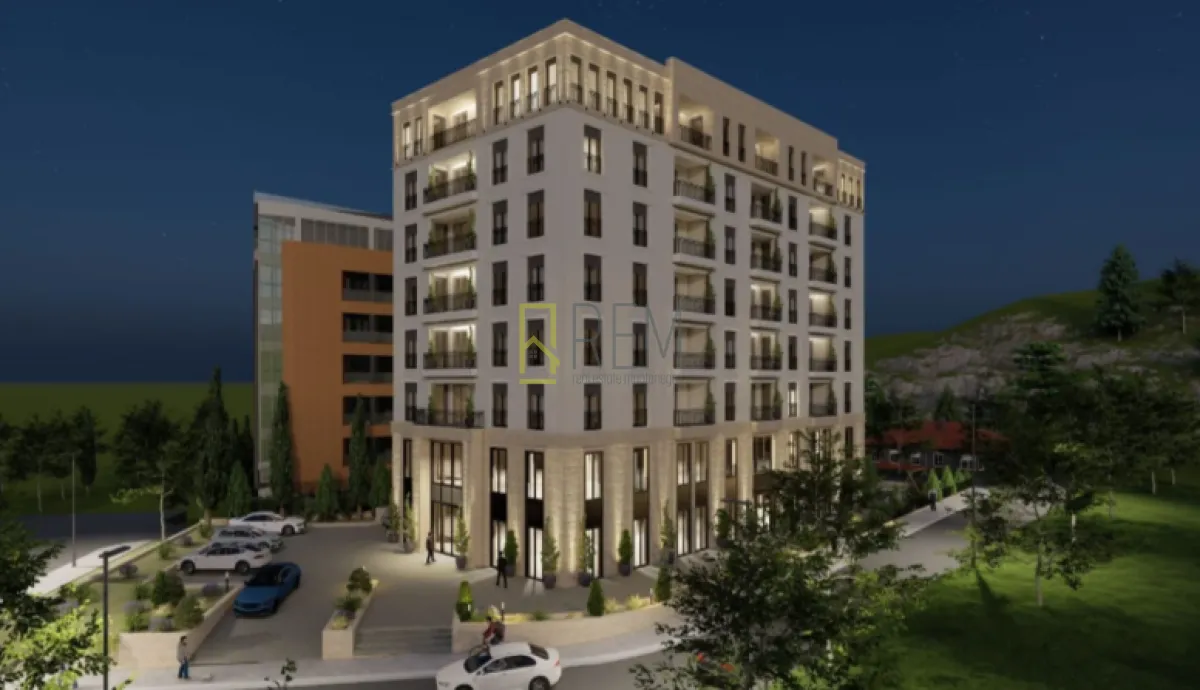 Prodaja, četvorosoban stan, 195m², Centar, Podgorica