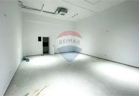 Izdavanje, poslovni prostor, 55m², Central Point, Podgorica - image 3