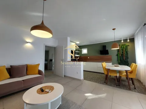 Izdavanje, dvosoban stan, 70m², Dobrota, Kotor - image 4