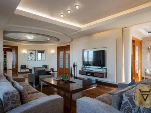 Sale, apartment, 252m², Čukarica, Beograd