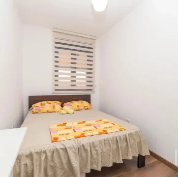 Small bedroom with a double bed and a window. - image 8