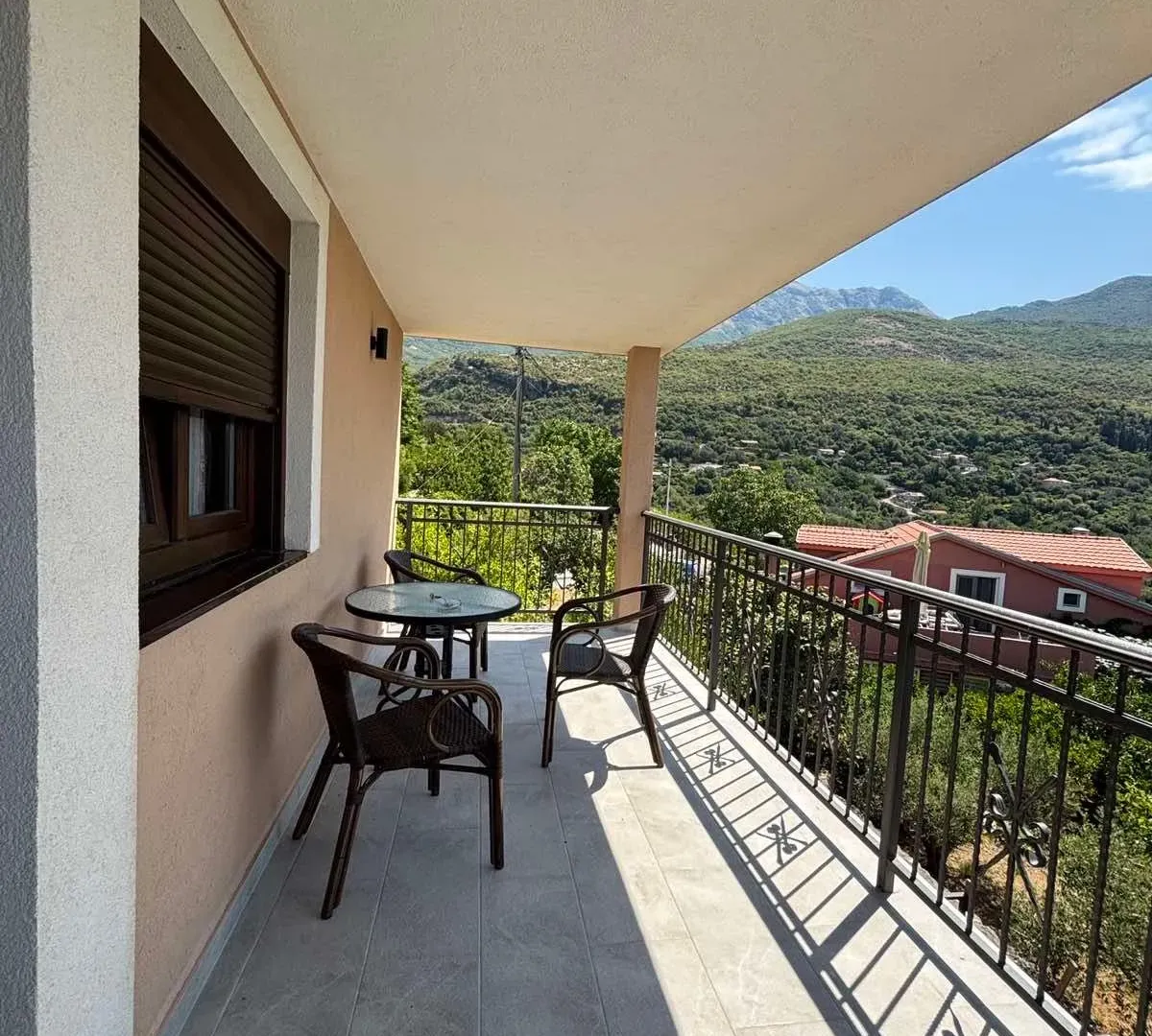 Izdavanje, kuća, 100m², Pelinovo, Kotor