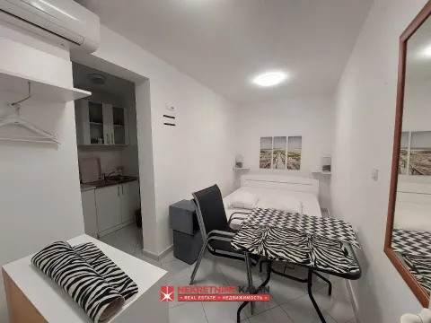 Sale, three bedroom apartment, 85m², Sveti Stefan, Budva - image 14