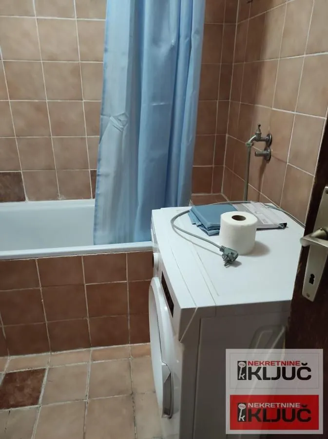Izdavanje, dvosoban stan, 41m², Sajmište, Novi Sad