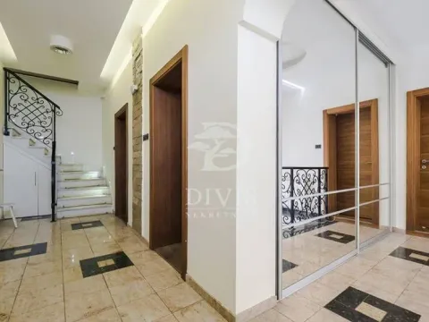 Izdavanje, kuća, 252m², Autokomanda, Voždovac Sve Podlokacije - image 11