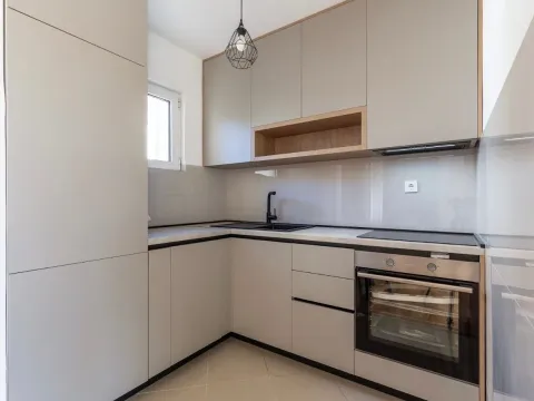 Rent, two bedroom apartment, 64m², Bečići, Budva - image 7