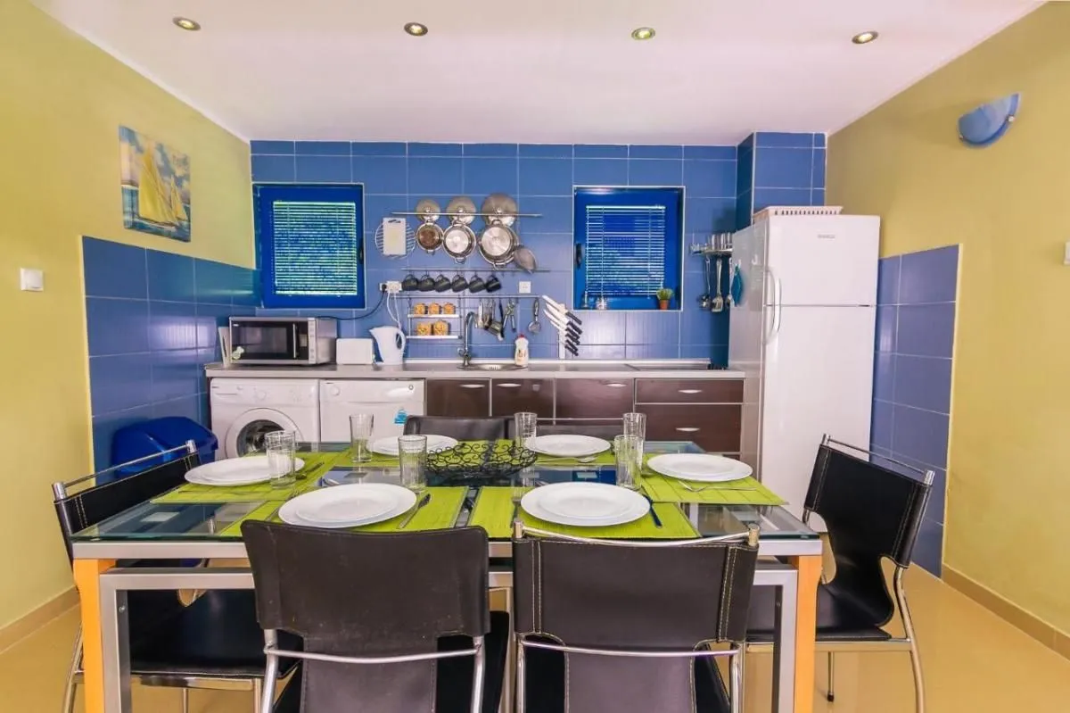 Prodaja, kuća, 280m², Đenovići, Herceg Novi