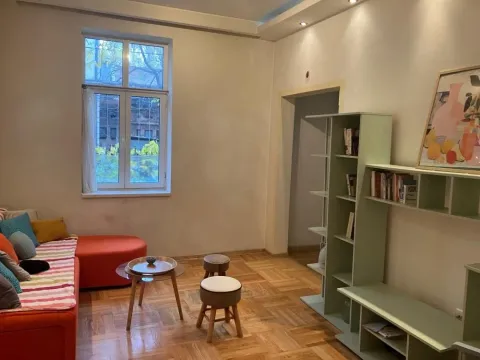 Izdavanje, dvosoban stan, 44m², Kalenić Pijaca, Vračar Sve Podlokacije - image 1