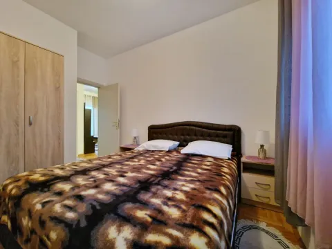 Izdavanje, dvosoban stan, 50m², Budva, Crna Gora - image 25