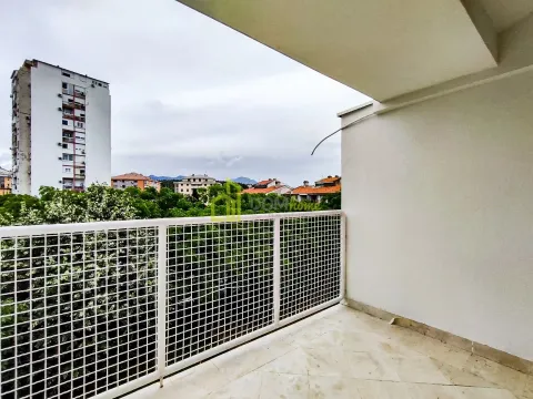 Izdavanje, trosoban stan, 115m², Momišići, Podgorica - image 14