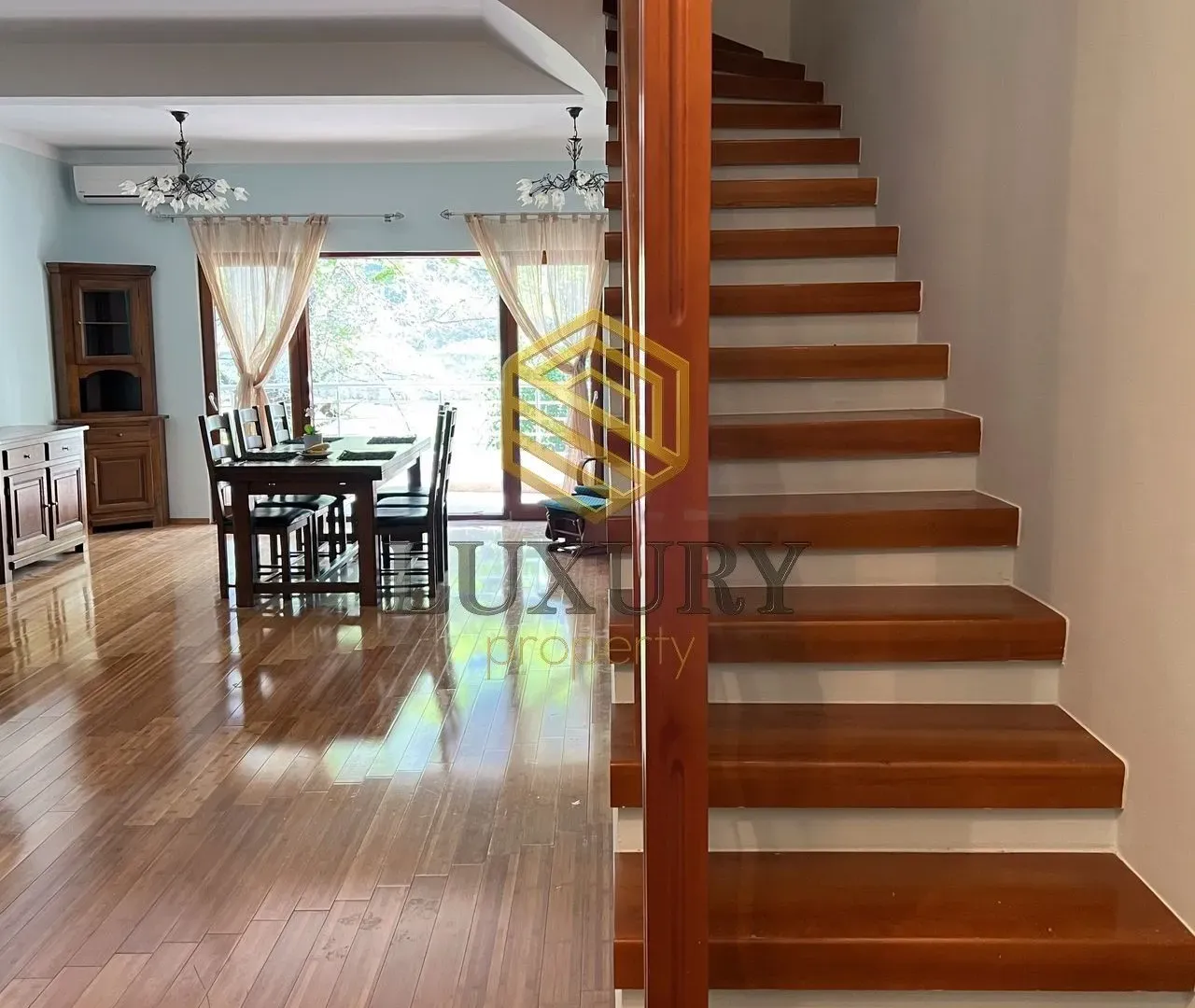Prodaja, trosoban stan, 130m², Risan, Kotor