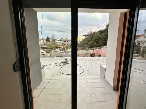 Prodaja, jednosoban stan, 40m², Šušanj, Bar - image 12