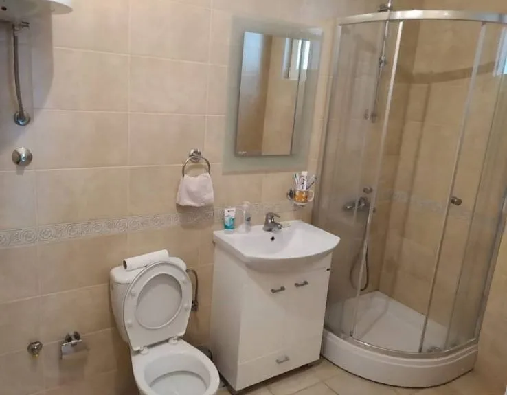 Izdavanje, jednosoban stan, 45m², Bečići, Budva