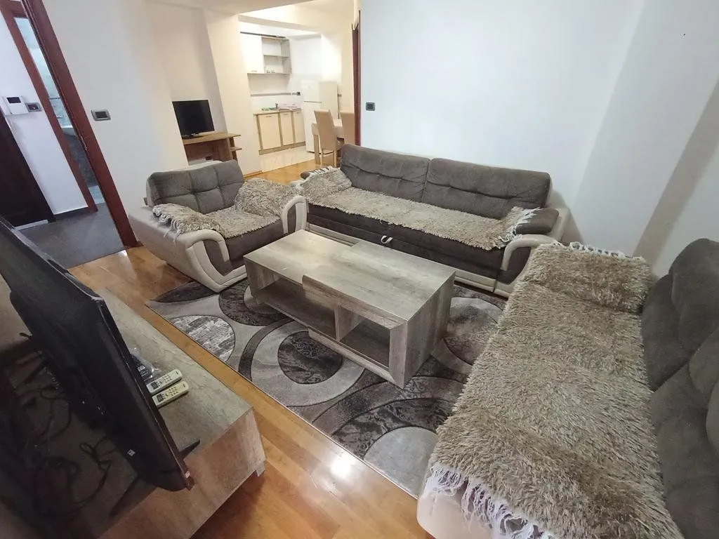 Izdavanje, trosoban stan, 90m², Podgorica, Crna Gora