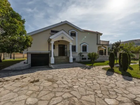 Izdavanje, kuća, 370m², Zabjelo, Podgorica - image 14