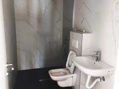 Izdavanje, poslovni prostor, 66m², Dom zdravlja, Niš - image 2