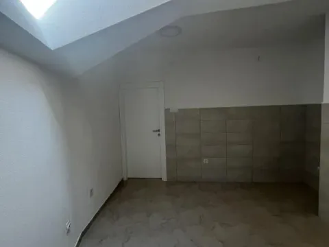 Prodaja, poslovni prostor, 154m², Centar, Jagodina - image 17