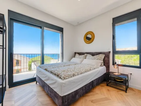 Izdavanje, kuća, 159m², Reževići, Budva - image 16