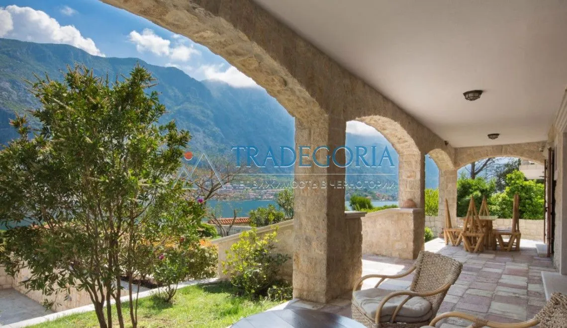 Prodaja, kuća, 497m², Prčanj, Kotor