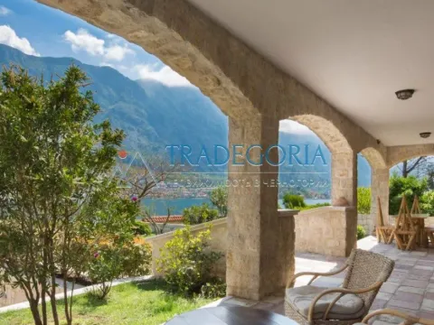Prodaja, kuća, 497m², Prčanj, Kotor - image 8