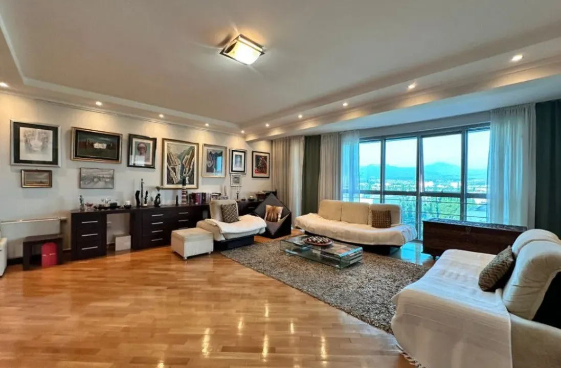 Izdavanje, dvosoban stan, 140m², Preko Morače, Podgorica