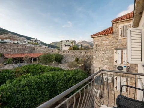 Prodaja, kuća, 222m², Stari Grad, Budva - image 11