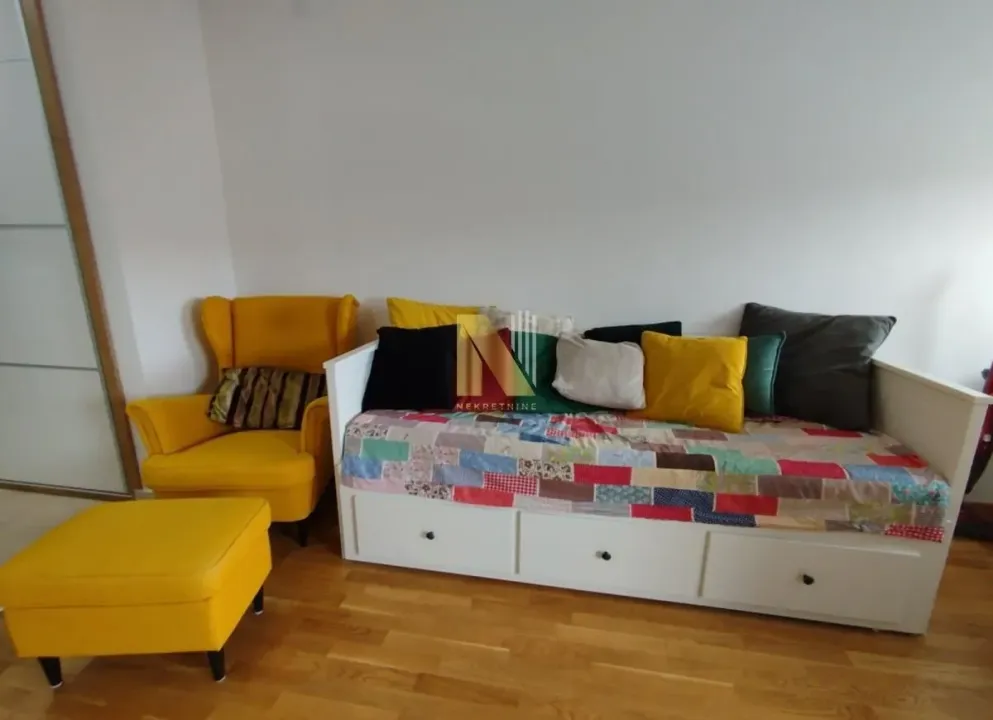 Izdavanje, garsonjera, 27m², Petrovaradin, Novi Sad