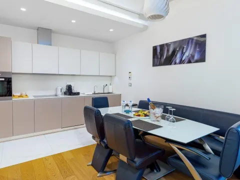 Sale, one bedroom apartment, 97m², Budva, Crna Gora - image 2