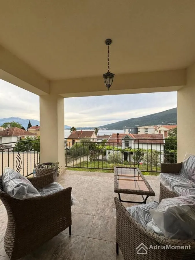 Prodaja, dvosoban stan, 85m², Đenovići, Herceg Novi