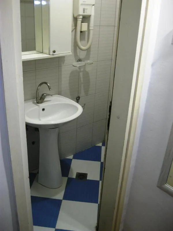 Izdavanje, četvorosoban stan, 96m², Centar, Niš