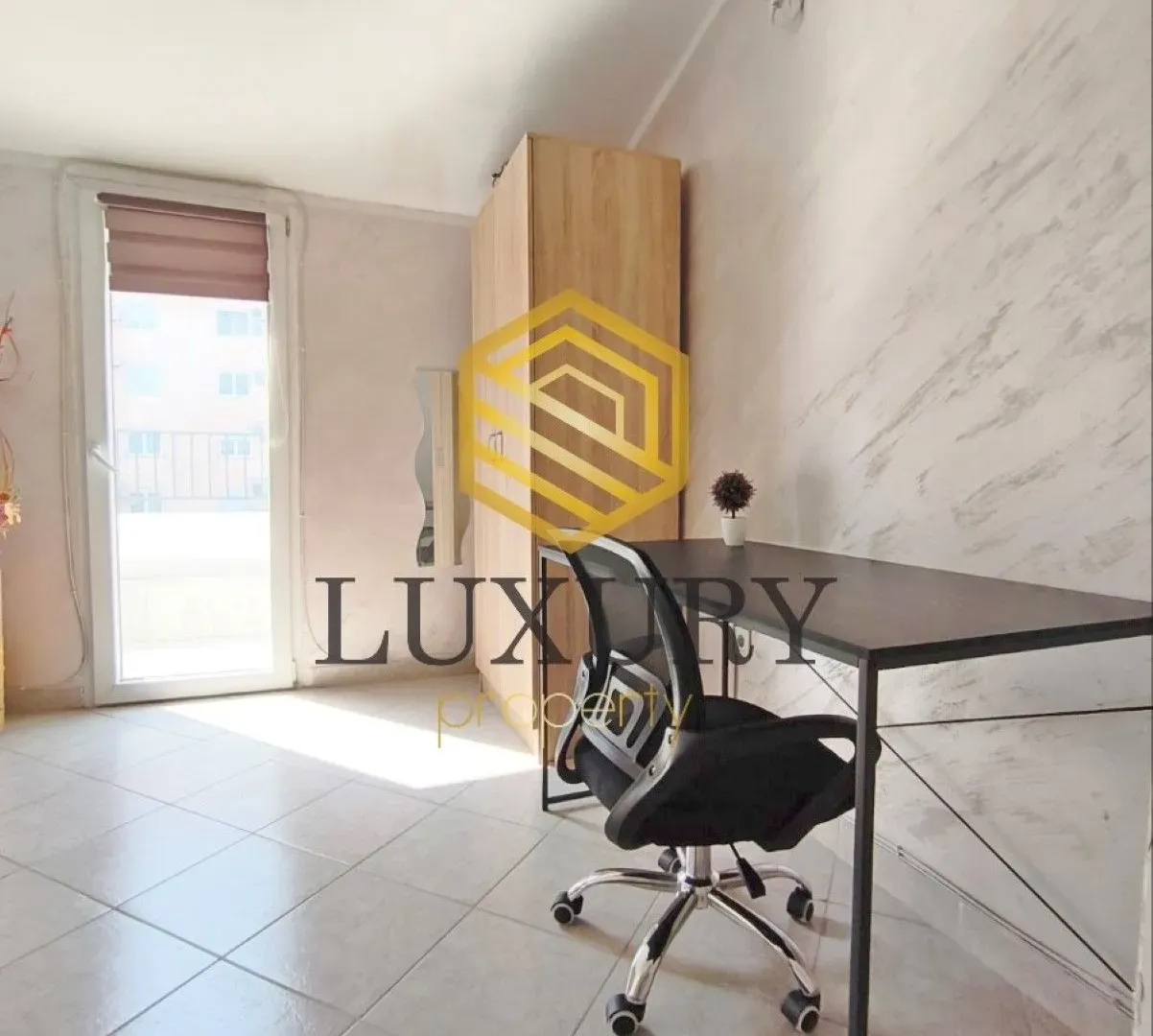 Rent, studio apartment, 40m², Stari Aerodrom, Podgorica