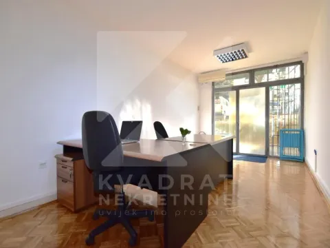Izdavanje, poslovni prostor, 19m², Blok 5, Podgorica - image 4