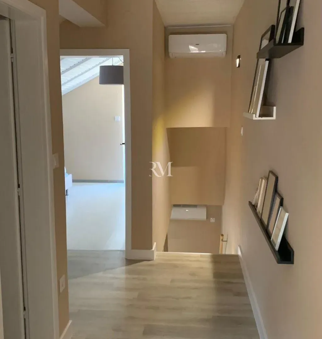 Izdavanje, trosoban stan, 100m², Dumidran, Tivat