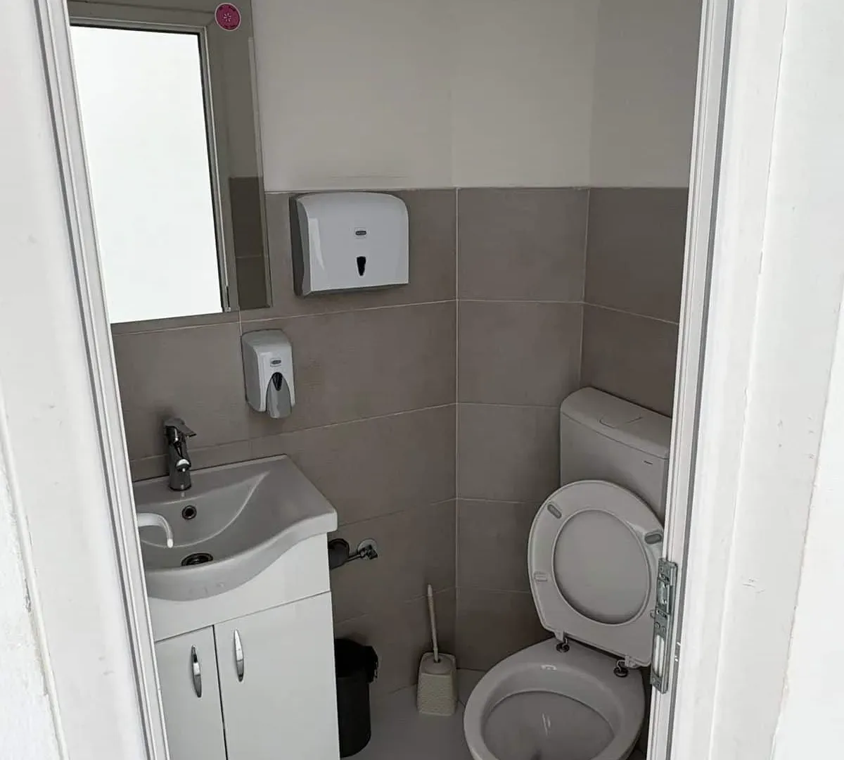 Izdavanje, poslovni prostor, 89m², Masline, Podgorica