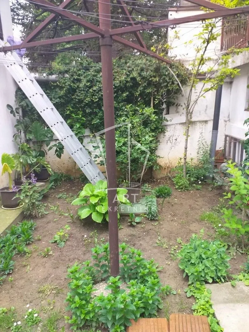 Prodaja, kuća, 275m², Zvezdarska Šuma, Zvezdara Sve Podlokacije