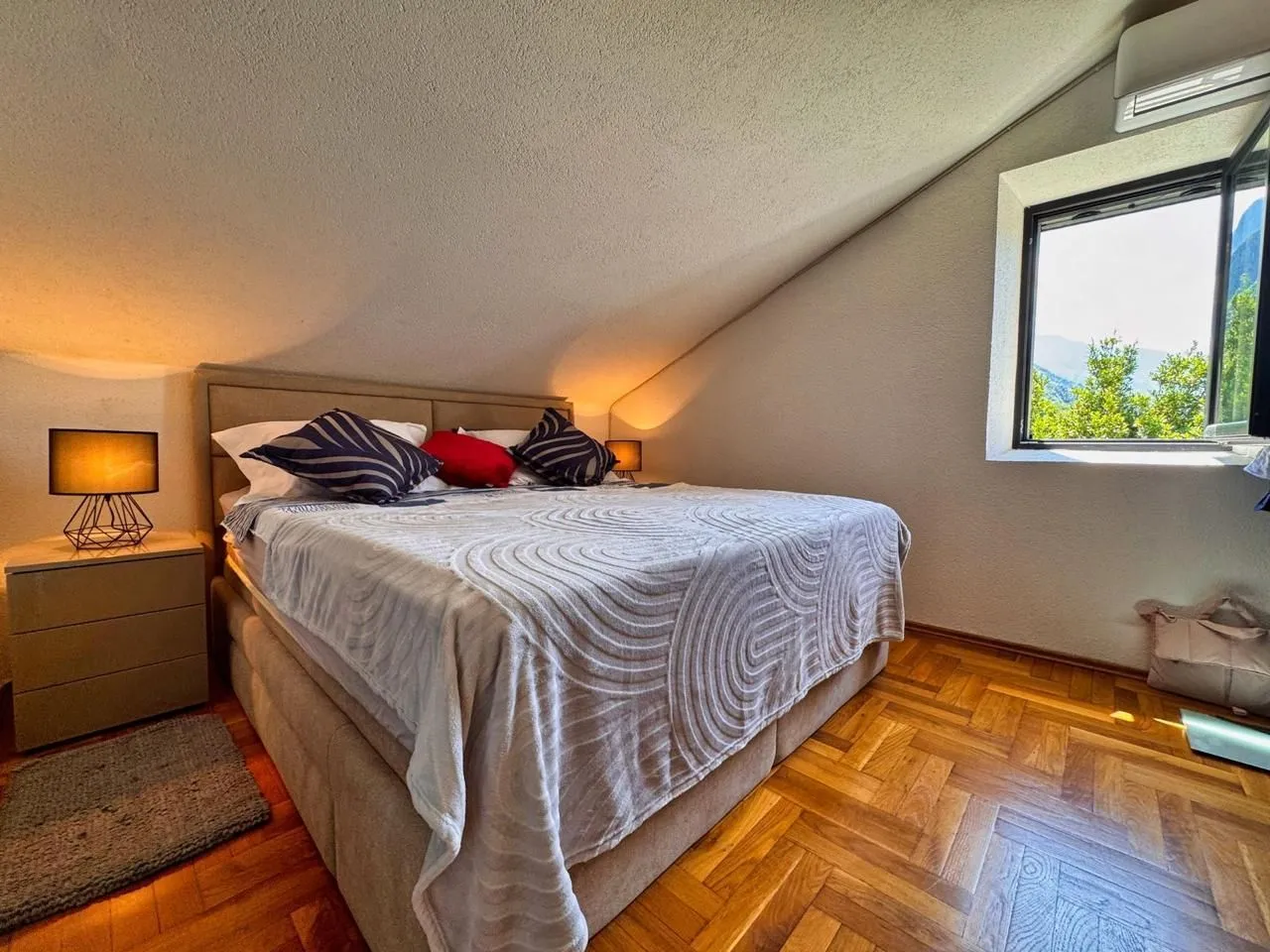 Prodaja, dvosoban stan, 82m², Dobrota, Kotor