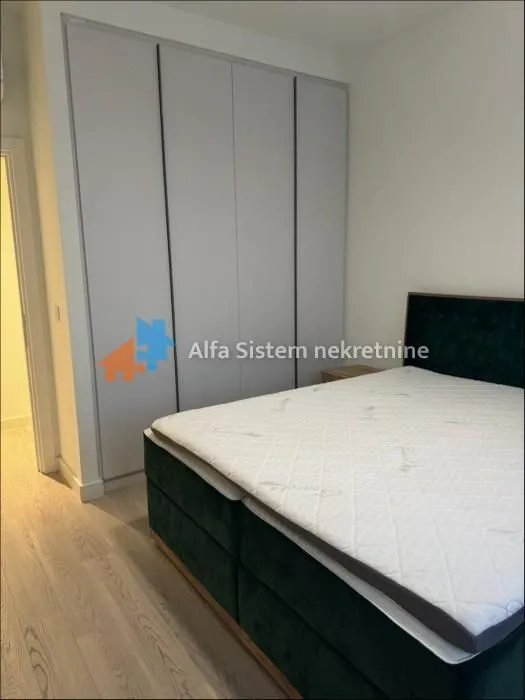 Izdavanje, četvorosoban stan, 110m², Savski Venac, Beograd