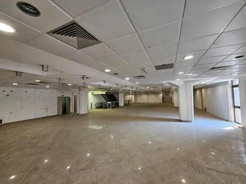 Izdavanje, poslovni prostor, 750m2, Terazije, Užice Izdavanje, poslovni prostor, 750m2, Terazije, Užice