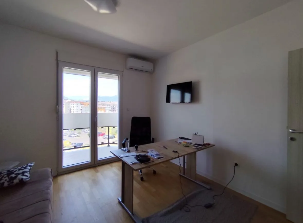 Izdavanje, dvosoban stan, 103m², Ljubović, Podgorica