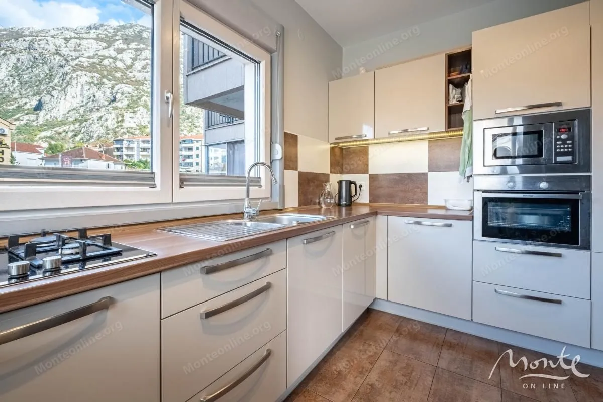 Prodaja, trosoban stan, 114m², Dobrota, Kotor