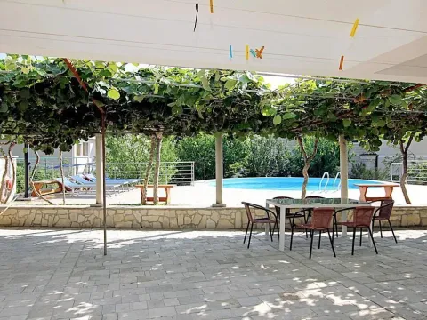 Izdavanje, kuća, 170m², Reževići, Budva - image 12