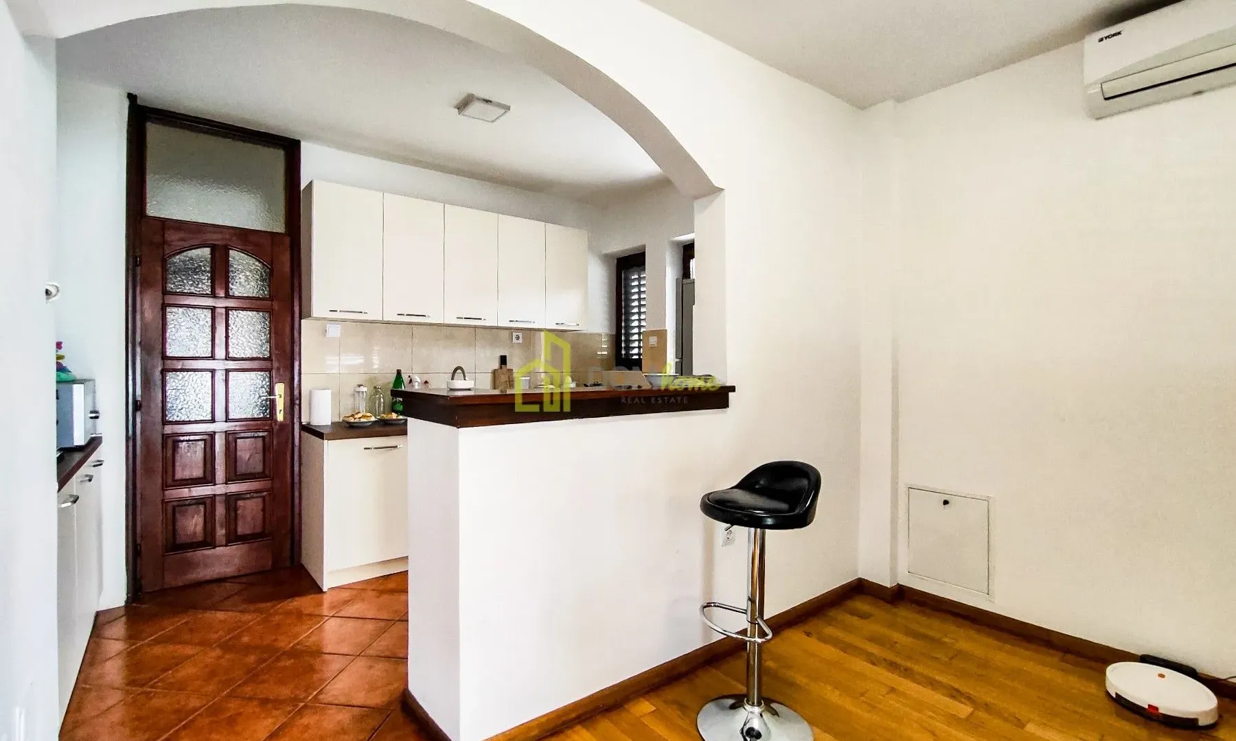 Sale, house, 340m², Tološi, Podgorica