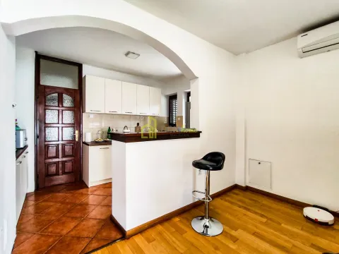 Prodaja, kuća, 340m², Tološi, Podgorica - image 19