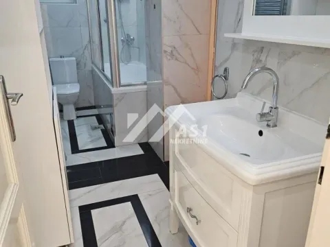 Izdavanje, četvorosoban stan, 100m², Centar, Novi Sad - image 8